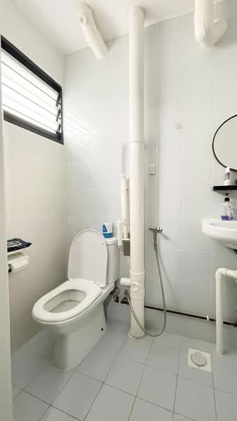523 Jurong West Street 52, 523 Jurong West Street 52, 3 Bedrooms, 1,270 sqft, HDB Flat For Sale, by Rachel Koo, 500110457 - Bathroom - PropertyGuru.com.sg