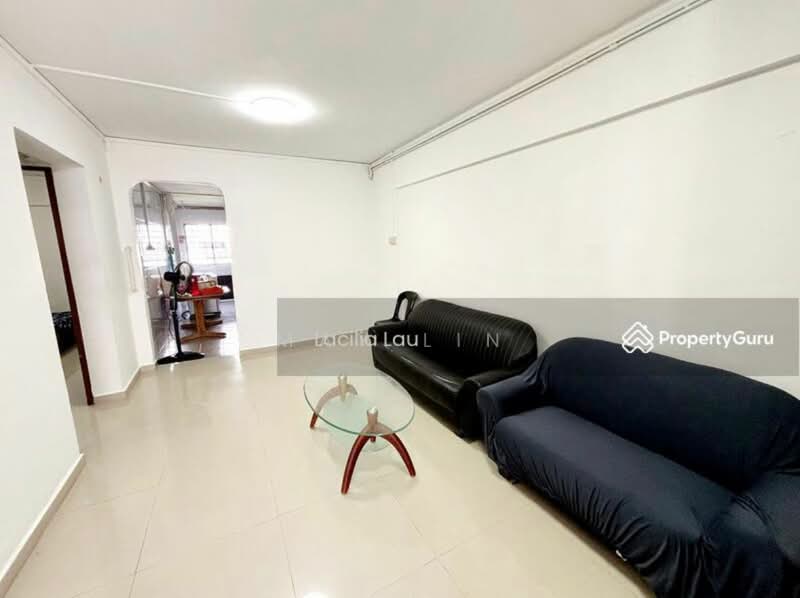 429 Clementi Avenue 3, 429 Clementi Avenue 3, 2 Bedrooms, 700 sqft, HDB Flat For Rent, by May Lin, 500110470 - Living Room - PropertyGuru.com.sg