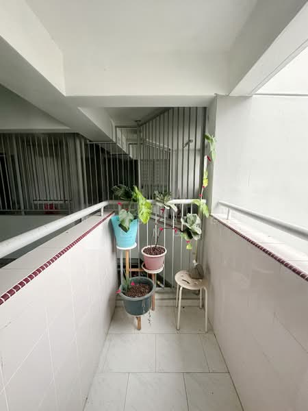 421 Pasir Ris Drive 6, 421 Pasir Ris Drive 6, 3 Bedrooms, 1,130 sqft, HDB Flat For Sale, by Ng Siang Ling, 500110475 - Balcony - PropertyGuru.com.sg