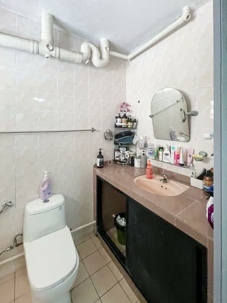 769 Woodlands Drive 60, 769 Woodlands Drive 60, 3 Bedrooms, 1,323 sqft, HDB Flat For Rent, by Wirdayu Binte Safie, 500110481 - Bathroom - PropertyGuru.com.sg