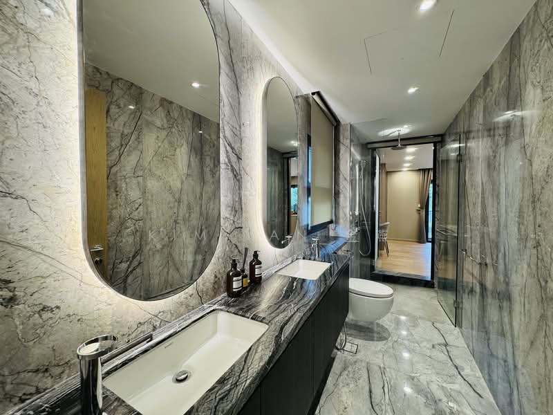 Brand New & luxury, 4 levels with Lift, living Hall with double volume high ceiling, walk to Novena MRT - call 8130 3636 to view now!, 6 Bedrooms, 6,926 sqft, Corner Terrace For Sale, by Kim Yan 金燕, 500110483 - Bathroom - PropertyGuru.com.sg
