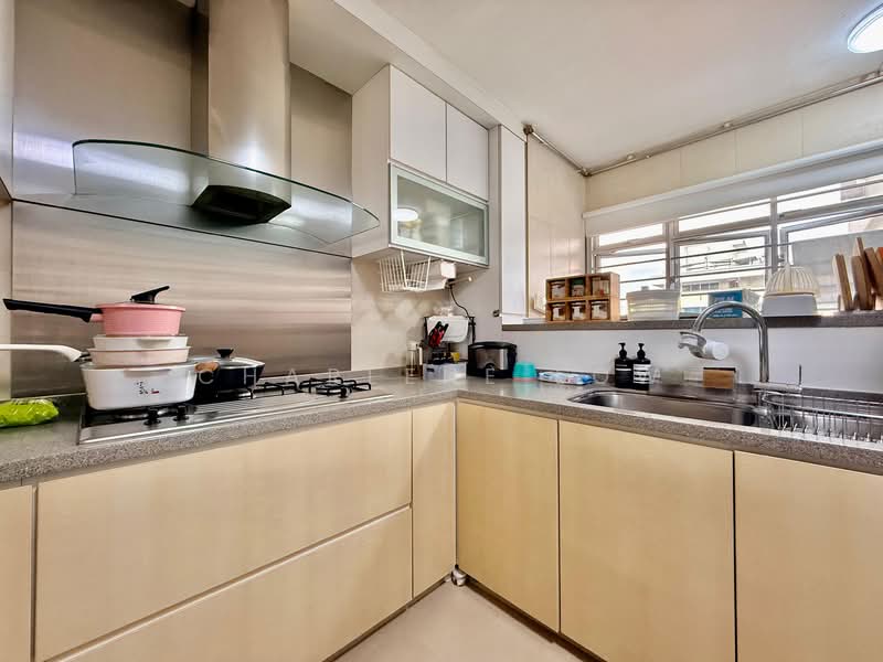 644 Yishun Street 61, 644 Yishun Street 61, 3 Bedrooms, 1,323 sqft, HDB Flat For Sale, by Charlene Low, 500110489 - Kitchen - PropertyGuru.com.sg