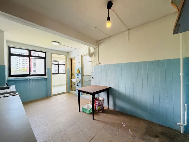 162 Mei Ling Street, 162 Mei Ling Street, 2 Bedrooms, 710 sqft, HDB Flat For Sale, by Chlo Ee, 500110504 - Kitchen - PropertyGuru.com.sg