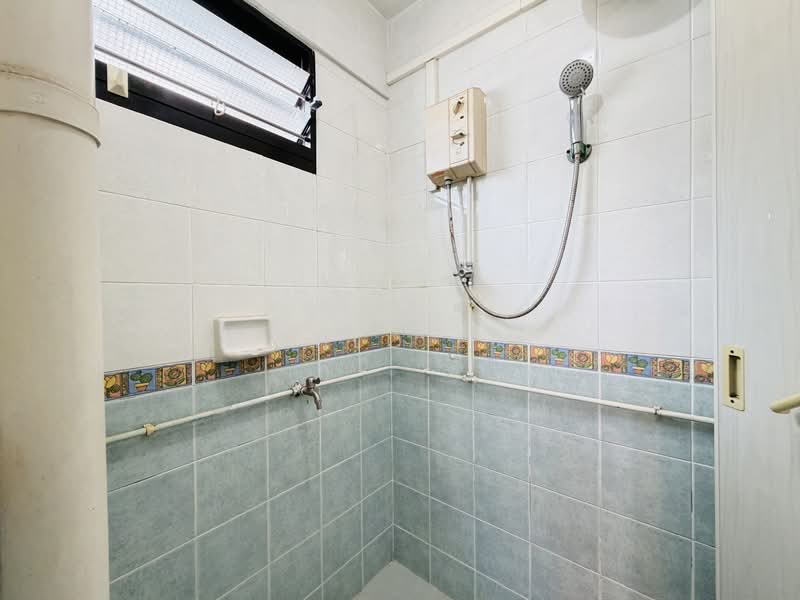 162 Mei Ling Street, 162 Mei Ling Street, 2 Bedrooms, 710 sqft, HDB Flat For Sale, by Chlo Ee, 500110504 - Bathroom - PropertyGuru.com.sg