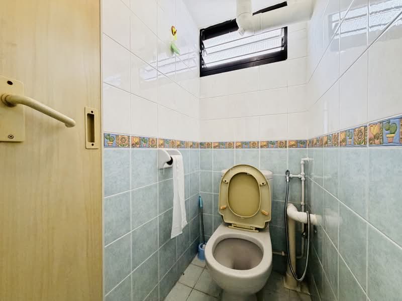 162 Mei Ling Street, 162 Mei Ling Street, 2 Bedrooms, 710 sqft, HDB Flat For Sale, by Chlo Ee, 500110504 - Washroom - PropertyGuru.com.sg