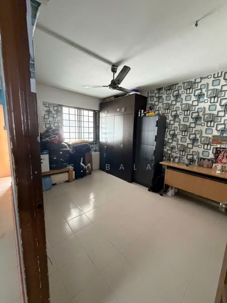 252 Bukit Batok East Avenue 5, 252 Bukit Batok East Avenue 5, 2 Bedrooms, 721 sqft, HDB Flat For Sale, by S. Bala, 500110513 - Bedroom - PropertyGuru.com.sg