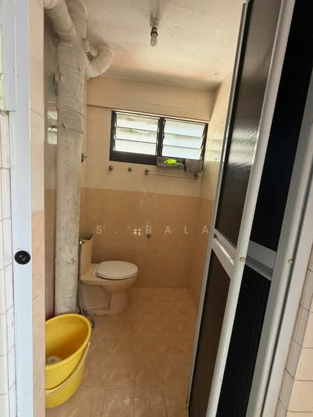 252 Bukit Batok East Avenue 5, 252 Bukit Batok East Avenue 5, 2 Bedrooms, 721 sqft, HDB Flat For Sale, by S. Bala, 500110513 - Bathroom - PropertyGuru.com.sg
