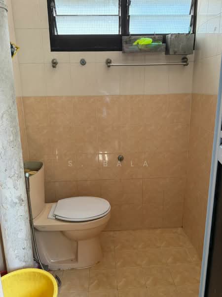 252 Bukit Batok East Avenue 5, 252 Bukit Batok East Avenue 5, 2 Bedrooms, 721 sqft, HDB Flat For Sale, by S. Bala, 500110513 - Bathroom - PropertyGuru.com.sg