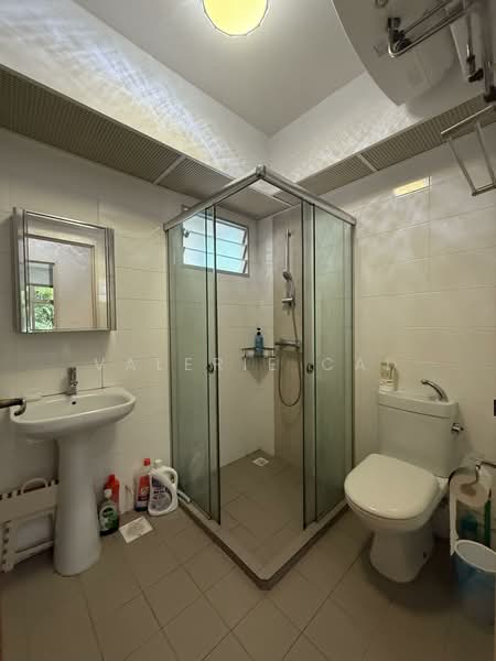 115A Canberra Walk, 115A Canberra Walk, 3 Bedrooms, 1,001 sqft, HDB Flat For Sale, by Valerie Cai, 500110528 - Bathroom - PropertyGuru.com.sg