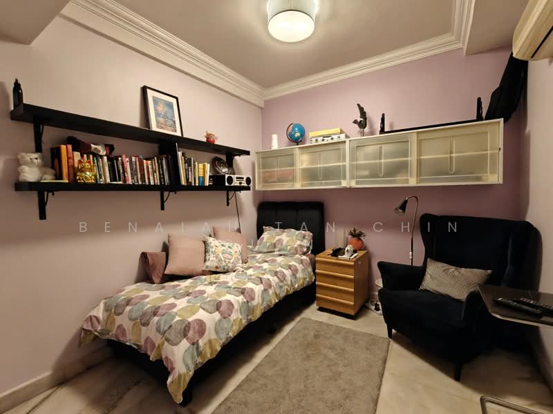 2.5 Storey Inter-Terrace along Joo Chiat walk, , 5 Bedrooms, 2,939 sqft, Terraced House For Rent, by Benaiah Tan Chin Guan, 500110550 - Bedroom - PropertyGuru.com.sg