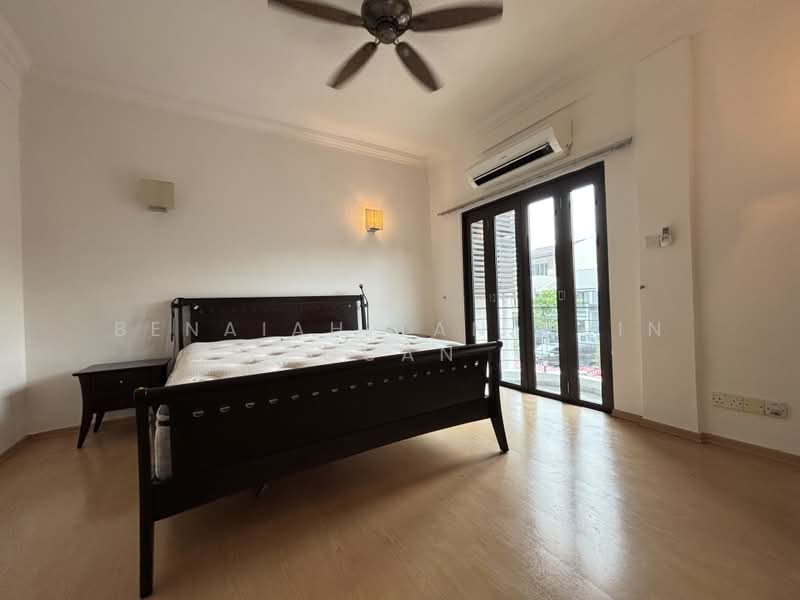 2.5 Storey Inter-Terrace along Joo Chiat walk, , 5 Bedrooms, 2,939 sqft, Terraced House For Rent, by Benaiah Tan Chin Guan, 500110550 - Masterbed room - PropertyGuru.com.sg