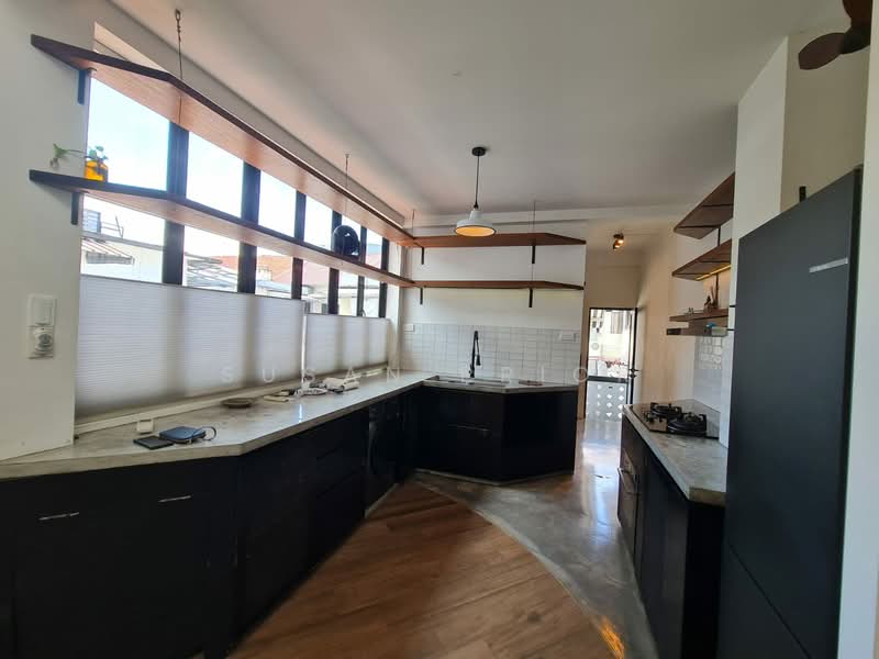 Farrer Road Walkup, Nearby Sing Avenue, Farrer Road, 2 Bedrooms, 1,725 sqft, Walk-up Apartment For Rent, by Susan Prior, 500110552 - PropertyGuru.com.sg