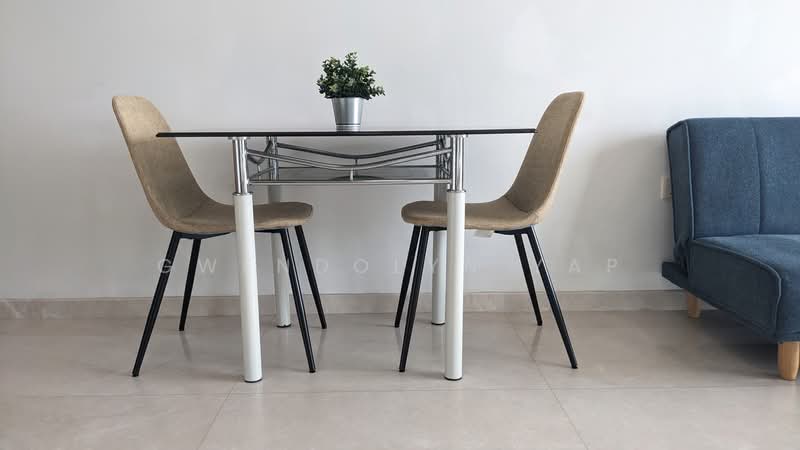 Kingsford Hillview Peak, 105 Hillview Rise, 1 Bedroom, 517 sqft, Condominium For Rent, by Gwendolyn Yap, 500110557 - New dining set - PropertyGuru.com.sg