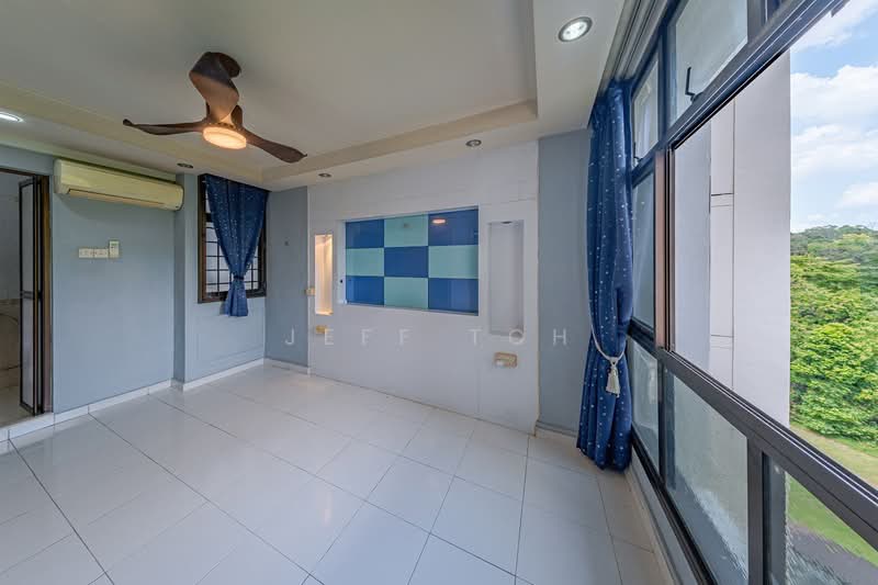 467 Segar Road, 467 Segar Road, 3 Bedrooms, 1,184 sqft, HDB Flat For Sale, by Jeff Toh, 500110566 - Balcony - PropertyGuru.com.sg