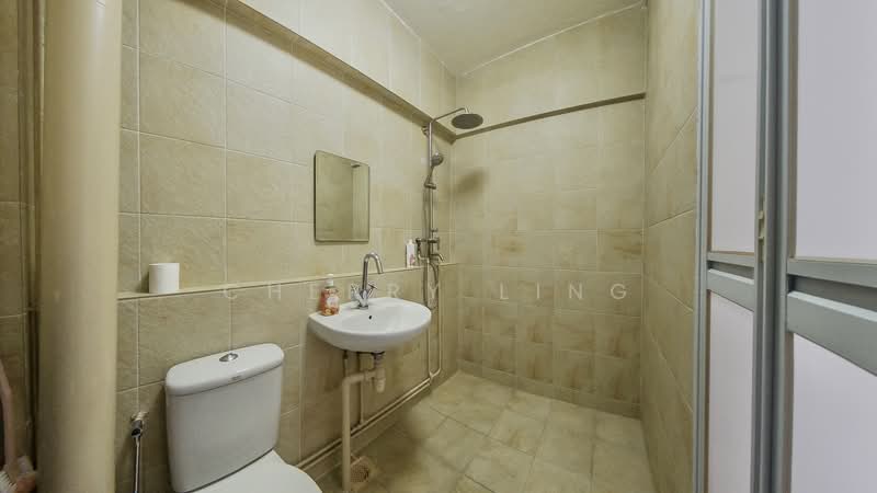 430 Tampines Street 41, 430 Tampines Street 41, 3 Bedrooms, 1,604 sqft, HDB Flat For Sale, by Cherry Ling, 500110572 - Bathroom - PropertyGuru.com.sg