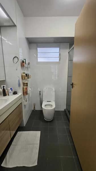 270A Punggol Field, 270A Punggol Field, 3 Bedrooms, 1,001 sqft, HDB Flat For Sale, by James Yeo, 500110580 - Bathroom - PropertyGuru.com.sg