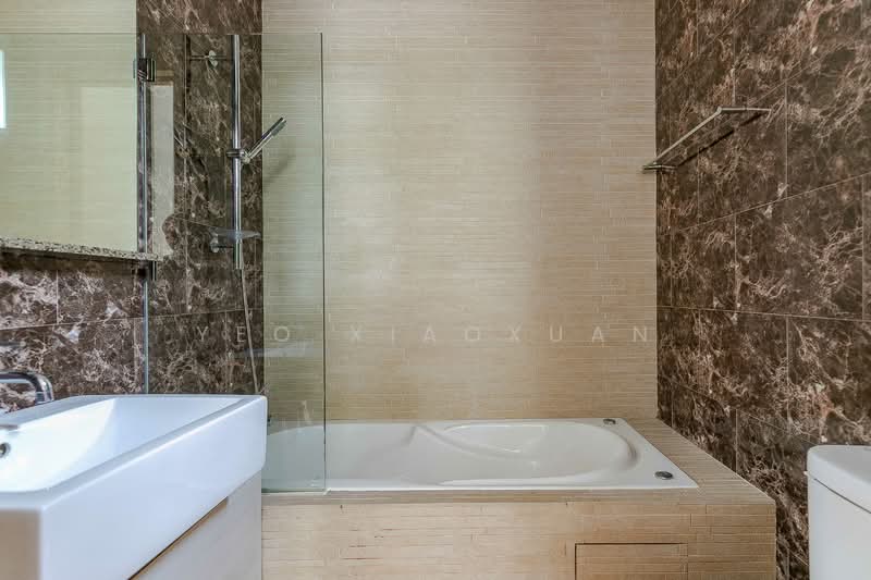 Viz at Holland, 221 Queensway, 2 Bedrooms, 1,130 sqft, Condominium For Rent, by Yeo XiaoXuan, 500110581 - Bathroom - PropertyGuru.com.sg