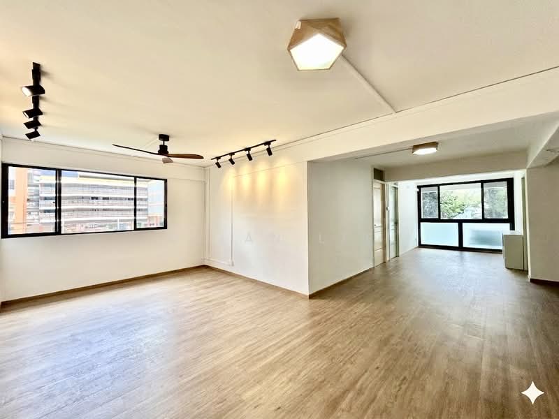 224 Lorong 8 Toa Payoh, 224 Lorong 8 Toa Payoh, 3 Bedrooms, 1,227 sqft, HDB Flat For Sale, by Dylan Lee, 500110594 - Living Room - PropertyGuru.com.sg