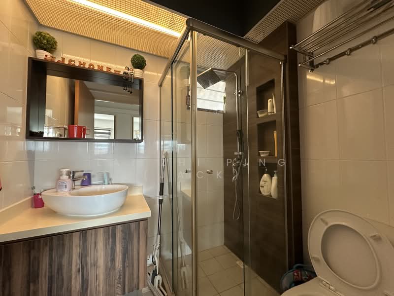329A Anchorvale Street, 329A Anchorvale Street, 3 Bedrooms, 1,001 sqft, HDB Flat For Sale, by Lai Zhi Ping (Jack), 500110598 - Bathroom - PropertyGuru.com.sg