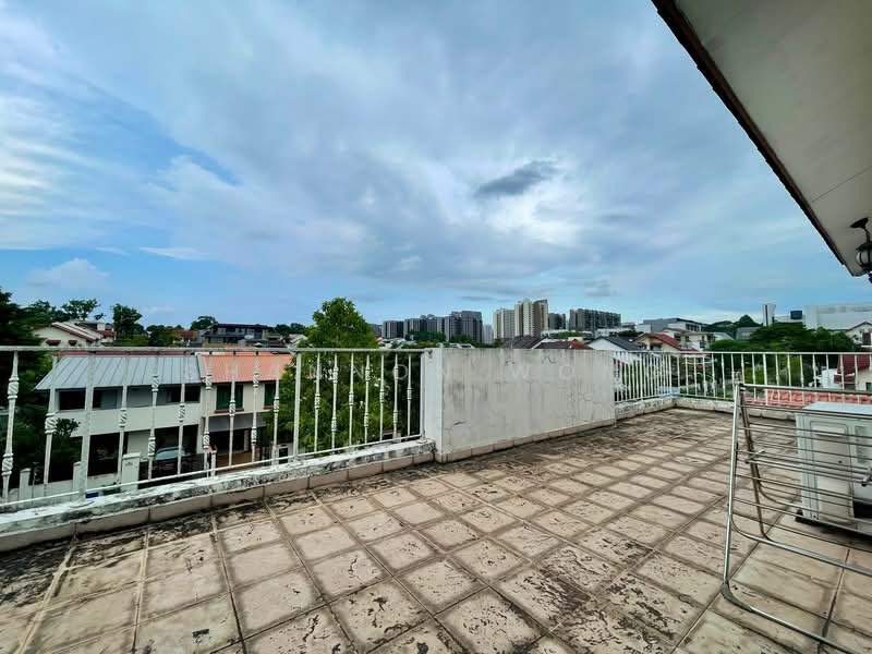 C.H.E.A.P Semi D in Seletar Hill Estate (D28). No West sun, Dedap / Begonia / Kasai / Neram / Yio Chu Kang / Seletar Hill / Luxus Hill / Nim / Serangoon gardens / Kovan / Glasgow, 7 Bedrooms, 5,400 sqft, Semi-Detached House For Sale, by Shannon Wong, 500110603 - Balcony - PropertyGuru.com.sg
