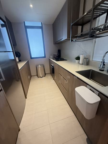 Parc Komo, 971 Upper Changi Road North, 3 Bedrooms, 915 sqft, Condominium For Sale, by Roselynn Ahmad, 500110617 - Kitchen - PropertyGuru.com.sg