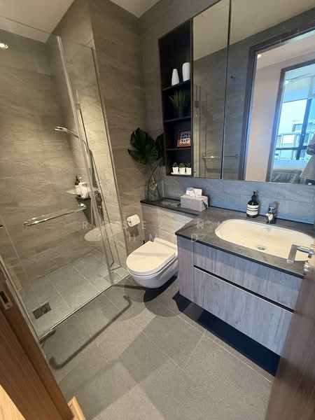 Parc Komo, 971 Upper Changi Road North, 3 Bedrooms, 915 sqft, Condominium For Sale, by Roselynn Ahmad, 500110617 - Bathroom - PropertyGuru.com.sg