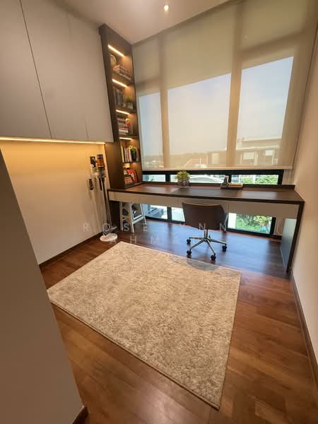 Parc Komo, 971 Upper Changi Road North, 3 Bedrooms, 915 sqft, Condominium For Sale, by Roselynn Ahmad, 500110617 - Bedroom / Study Room - PropertyGuru.com.sg