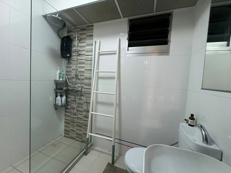 406C Northshore Drive, 406C Northshore Drive, 3 Bedrooms, 1,012 sqft, HDB Flat For Sale, by Katherine Lye, 500110620 - Bathroom - PropertyGuru.com.sg