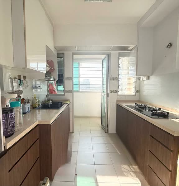 458 Yishun Avenue 11, 458 Yishun Avenue 11, 3 Bedrooms, 1,001 sqft, HDB Flat For Sale, by Coleen Huang, 500110621 - Kitchen - PropertyGuru.com.sg