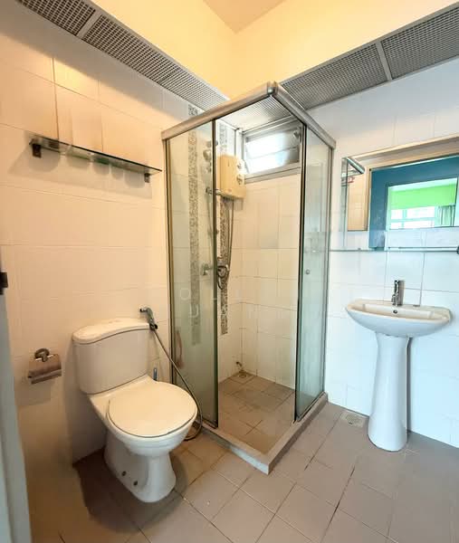 458 Yishun Avenue 11, 458 Yishun Avenue 11, 3 Bedrooms, 1,001 sqft, HDB Flat For Sale, by Coleen Huang, 500110621 - Bathroom - PropertyGuru.com.sg
