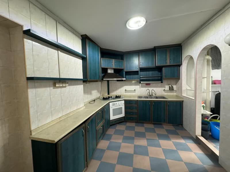 639 Jurong West Street 61, 639 Jurong West Street 61, 4 Bedrooms, 1,313 sqft, HDB Flat For Sale, by Roz Rufai, 500110622 - Kitchen - PropertyGuru.com.sg