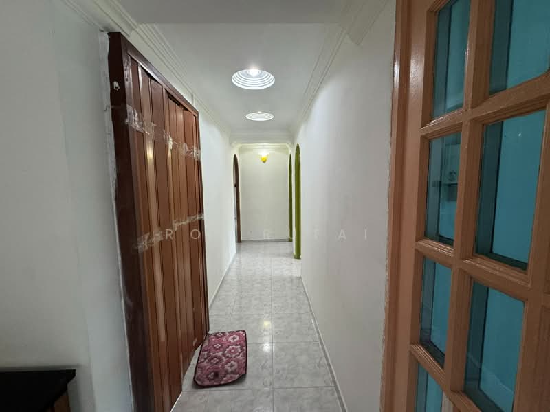 639 Jurong West Street 61, 639 Jurong West Street 61, 4 Bedrooms, 1,313 sqft, HDB Flat For Sale, by Roz Rufai, 500110622 - Corridor - PropertyGuru.com.sg