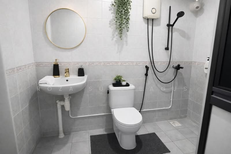 350A Canberra Road, 350A Canberra Road, 3 Bedrooms, 1,001 sqft, HDB Flat For Sale, by Roza Sure Bagus, 500110642 - Bathroom - PropertyGuru.com.sg