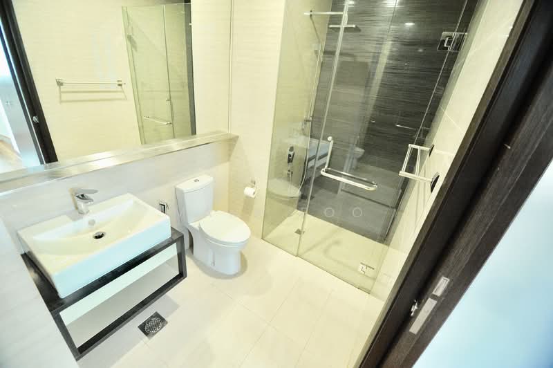 Oxley Edge, 308 River Valley Road, 4 Bedrooms, 1,464 sqft, Apartment For Sale, by Mark Foo, 500110645 - Bathroom - PropertyGuru.com.sg
