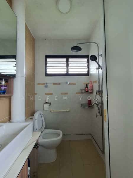 109 Ang Mo Kio Avenue 4, 109 Ang Mo Kio Avenue 4, 3 Bedrooms, 990 sqft, HDB Flat For Rent, by Andrew Yong, 500110651 - Bathroom - PropertyGuru.com.sg