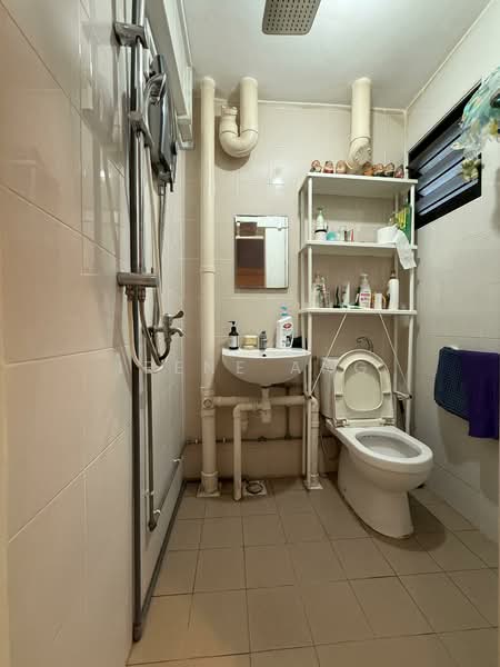 443 Ang Mo Kio Avenue 10, 443 Ang Mo Kio Avenue 10, 2 Bedrooms, 883 sqft, HDB Flat For Sale, by Irene Ang, 500110653 - Bathroom - PropertyGuru.com.sg
