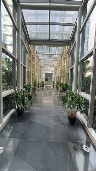 One Shenton, 1 Shenton Way, 2 Bedrooms, 1,195 sqft, Condominium For Sale, by Raymond Goh, 500110660 - Corridor - PropertyGuru.com.sg