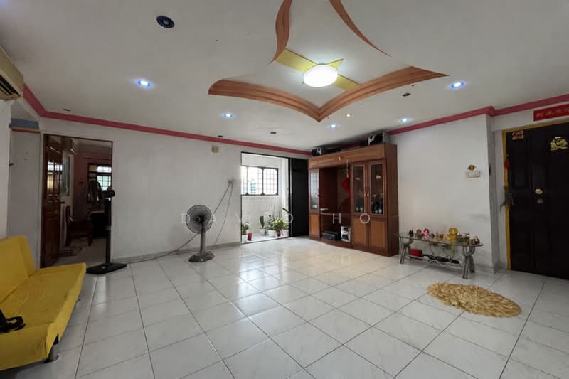 670A Choa Chu Kang Crescent, 670A Choa Chu Kang Crescent, 3 Bedrooms, 1,119 sqft, HDB Flat For Sale, by David Ho, 500110675 - Living Room - PropertyGuru.com.sg