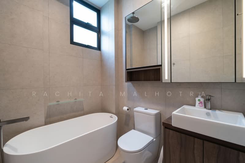 K Suites, 21 Lorong K Telok Kurau, 5 Bedrooms, 1,625 sqft, Apartment For Rent, by Rachita Malhotra, 500110677 - Bathroom - PropertyGuru.com.sg