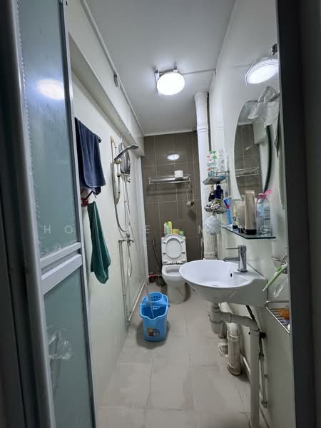 12 Taman Ho Swee, 12 Taman Ho Swee, 2 Bedrooms, 581 sqft, HDB Flat For Sale, by Ho Chee Meng Steven, 500110680 - Bathroom - PropertyGuru.com.sg