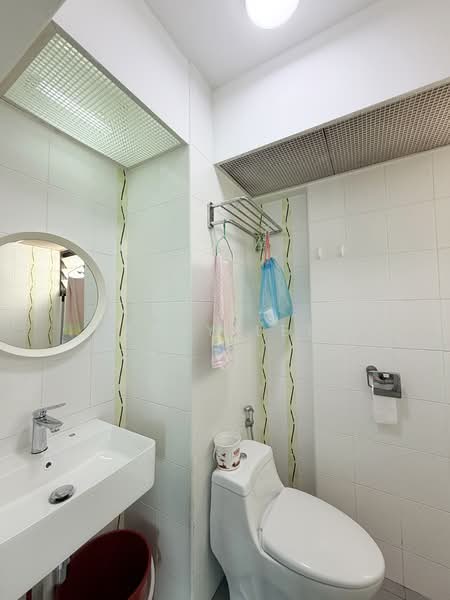 439C Sengkang West Avenue, 439C Sengkang West Avenue, 2 Bedrooms, 1,012 sqft, HDB Flat For Rent, by Abby Lee, 500110692 - Bathroom - PropertyGuru.com.sg