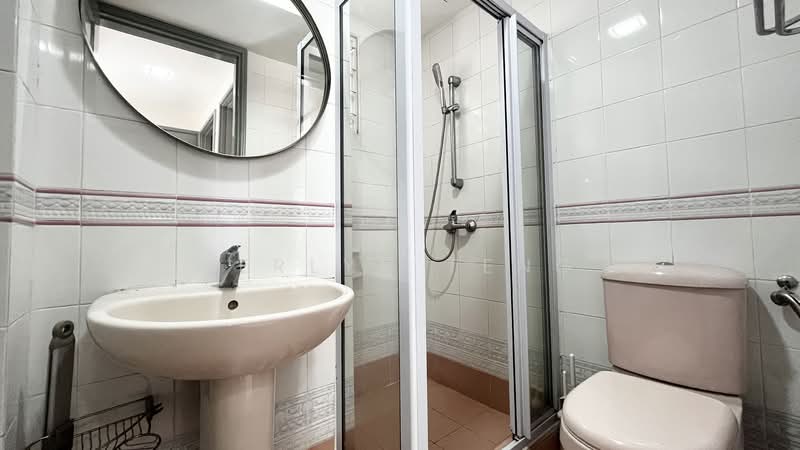 Symphony Heights, 41 Hume Avenue, 2 Bedrooms, 990 sqft, Condominium For Sale, by Jerlyn Teng, 500110705 - Bathroom - PropertyGuru.com.sg