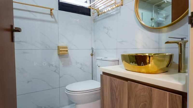 997A Buangkok Crescent, 997A Buangkok Crescent, 3 Bedrooms, 1,001 sqft, HDB Flat For Sale, by Roselynn Ahmad, 500110707 - Master Bathroom - PropertyGuru.com.sg