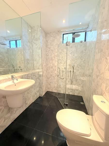 The Colonnade, 82 Grange Road, 3 Bedrooms, 3,617 sqft, Condominium For Rent, by Xavier Aw (欧伟廷), 500110717 - Bathroom - PropertyGuru.com.sg