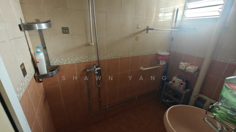 559 Jurong West Street 42, 559 Jurong West Street 42, 3 Bedrooms, 1,474 sqft, HDB Flat For Sale, by Shawn Yang, 500110733 - Bathroom - PropertyGuru.com.sg