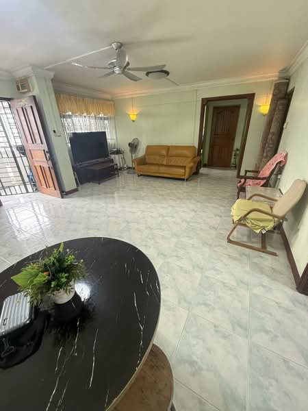 156 Lorong 1 Toa Payoh, 156 Lorong 1 Toa Payoh, 3 Bedrooms, 1,087 sqft, HDB Flat For Sale, by Roselynn Ahmad, 500110737 - Living Room - PropertyGuru.com.sg