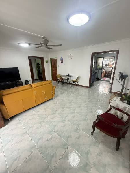 156 Lorong 1 Toa Payoh, 156 Lorong 1 Toa Payoh, 3 Bedrooms, 1,087 sqft, HDB Flat For Sale, by Roselynn Ahmad, 500110737 - Living Room - PropertyGuru.com.sg