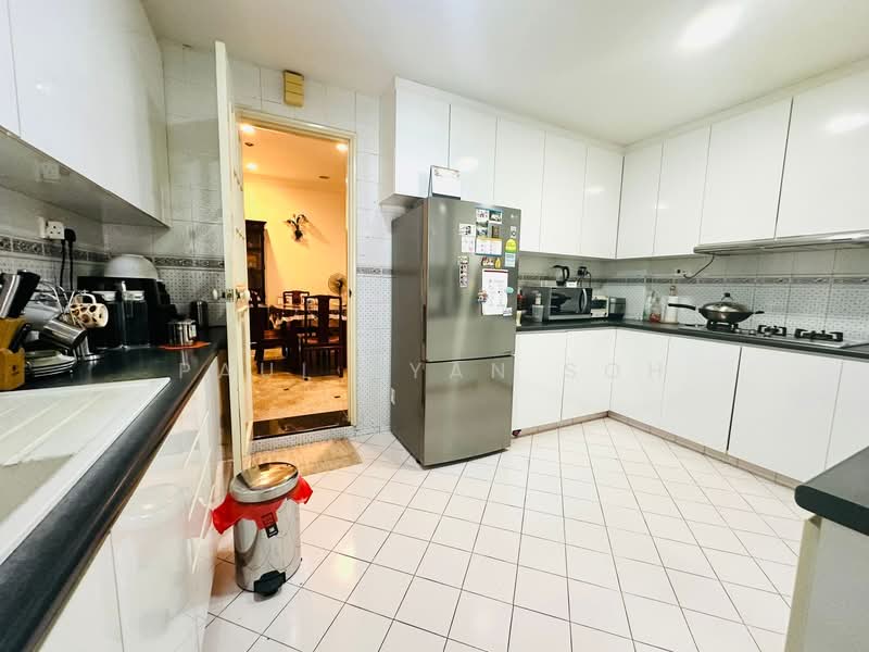 Gold Coast Condo, 360 Pasir Panjang Road, 3 Bedrooms, 1,475 sqft, Condominium For Sale, by Paul Ryan Soh, 500110738 - Kitchen - PropertyGuru.com.sg