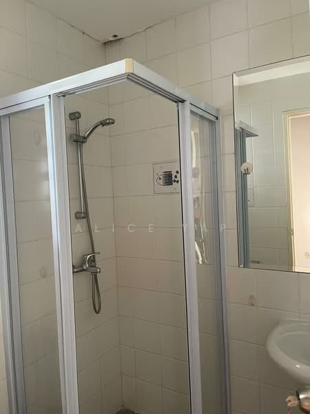 Villa Delle Rose, Taman Nakhoda, 3 Bedrooms, 2,800 sqft, Condominium For Rent, by Alice Yap, 500110742 - Bathroom - PropertyGuru.com.sg