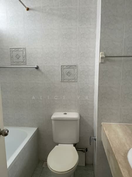 Villa Delle Rose, Taman Nakhoda, 3 Bedrooms, 2,800 sqft, Condominium For Rent, by Alice Yap, 500110742 - Bathroom - PropertyGuru.com.sg